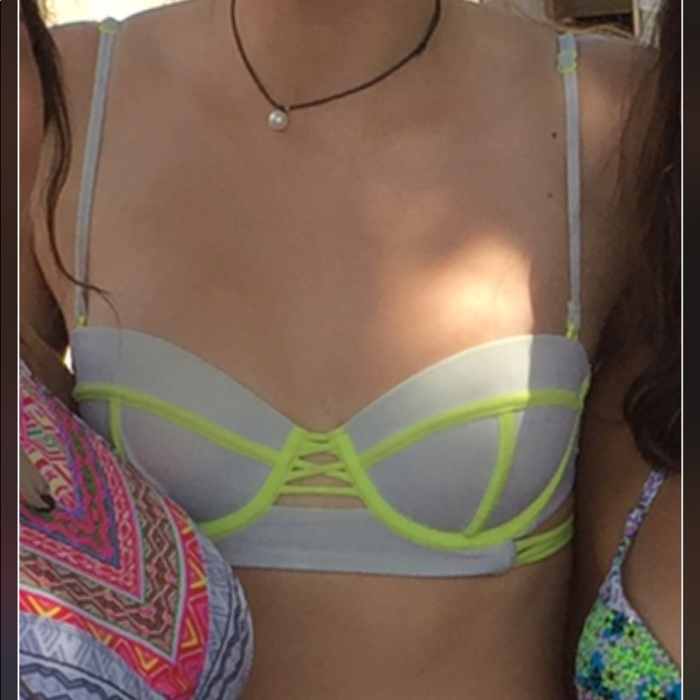 Victoria’s Secret bikini top